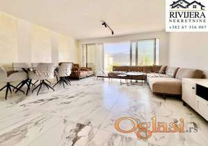 Na prodaju moderna gradska kuca na obali mora Tivat